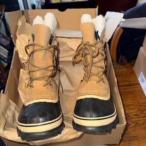 NWT Sorel Caribou boots size 7